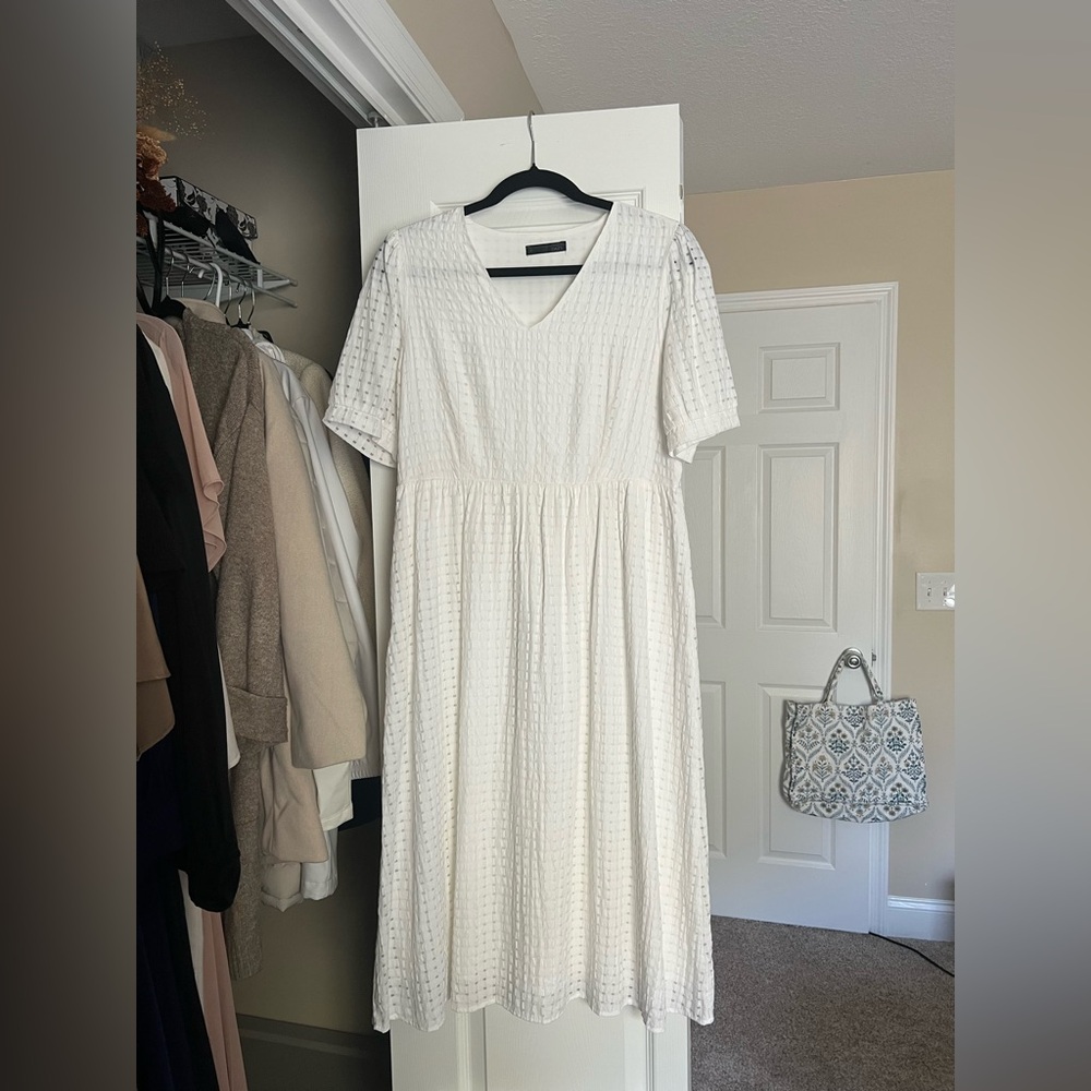 Chic White Textured Midi Dress